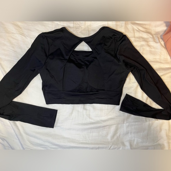 Gym top - Picture 2 of 2